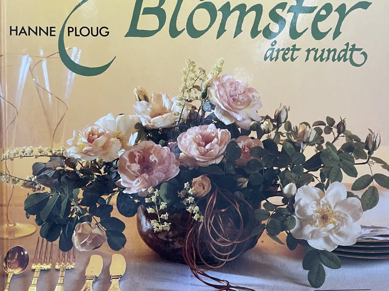 Billede 1 - Pynt med blomster året rundt af Hanne Ploug
