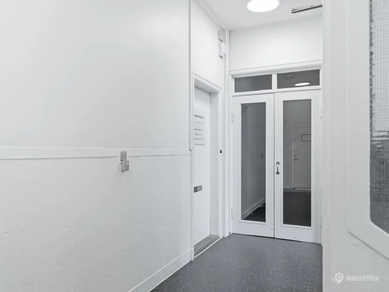 Billede 15 - Lyse kliniklokaler med central placering