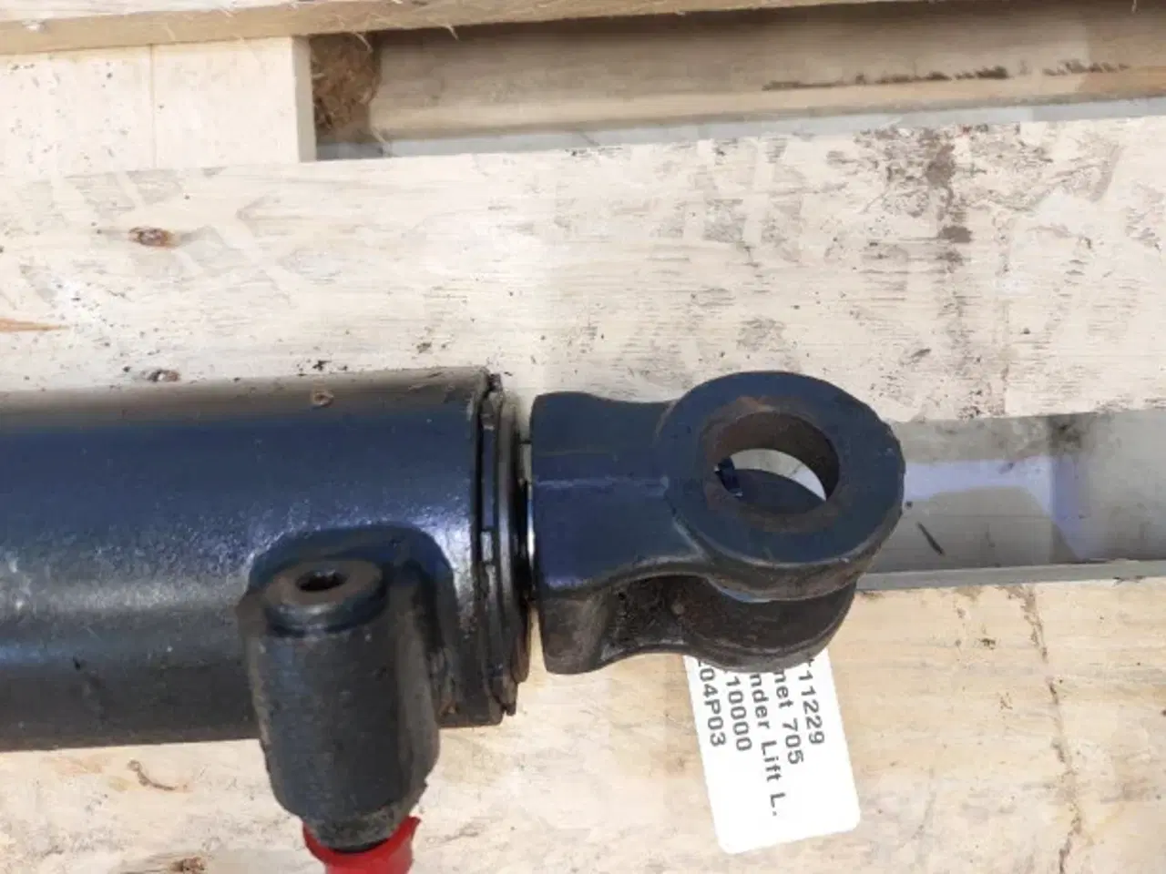 Billede 8 - Valmet 705 Løftecylinder L.  30210000