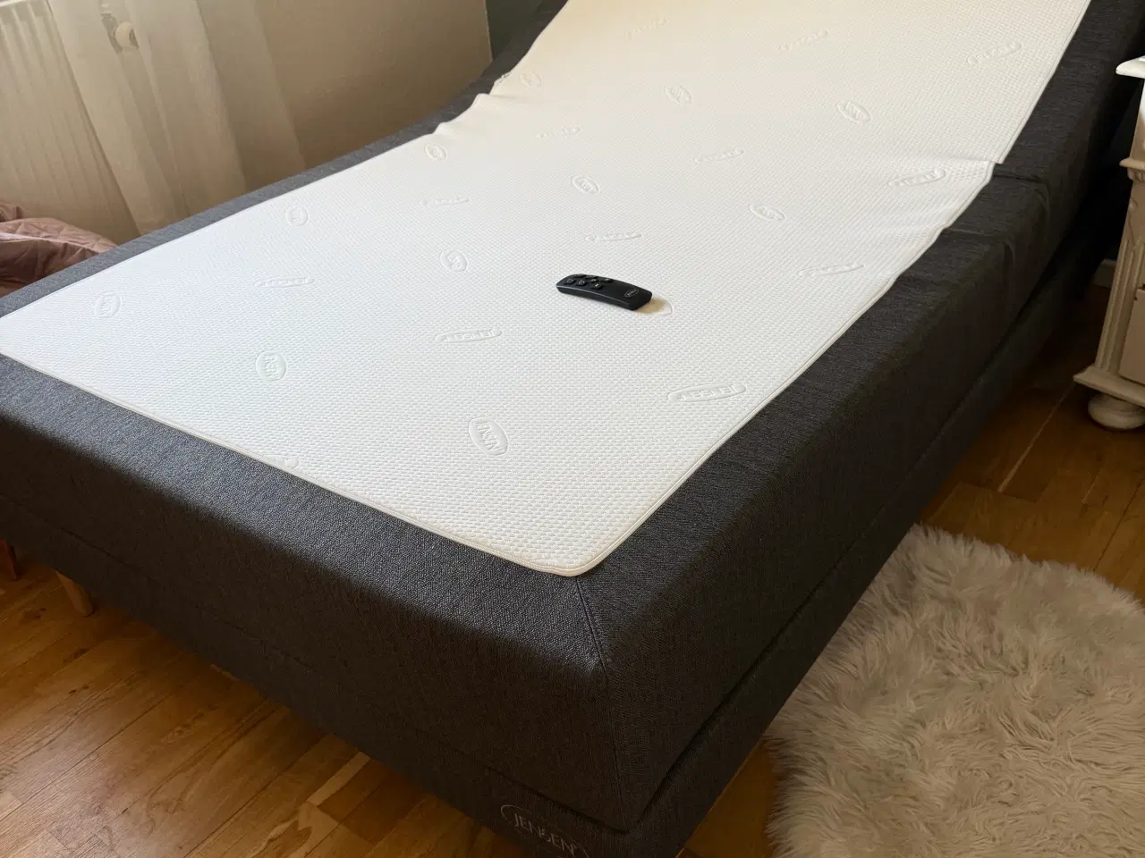 Billede 1 - Jensen elevations dobbeltseng m. topmadras