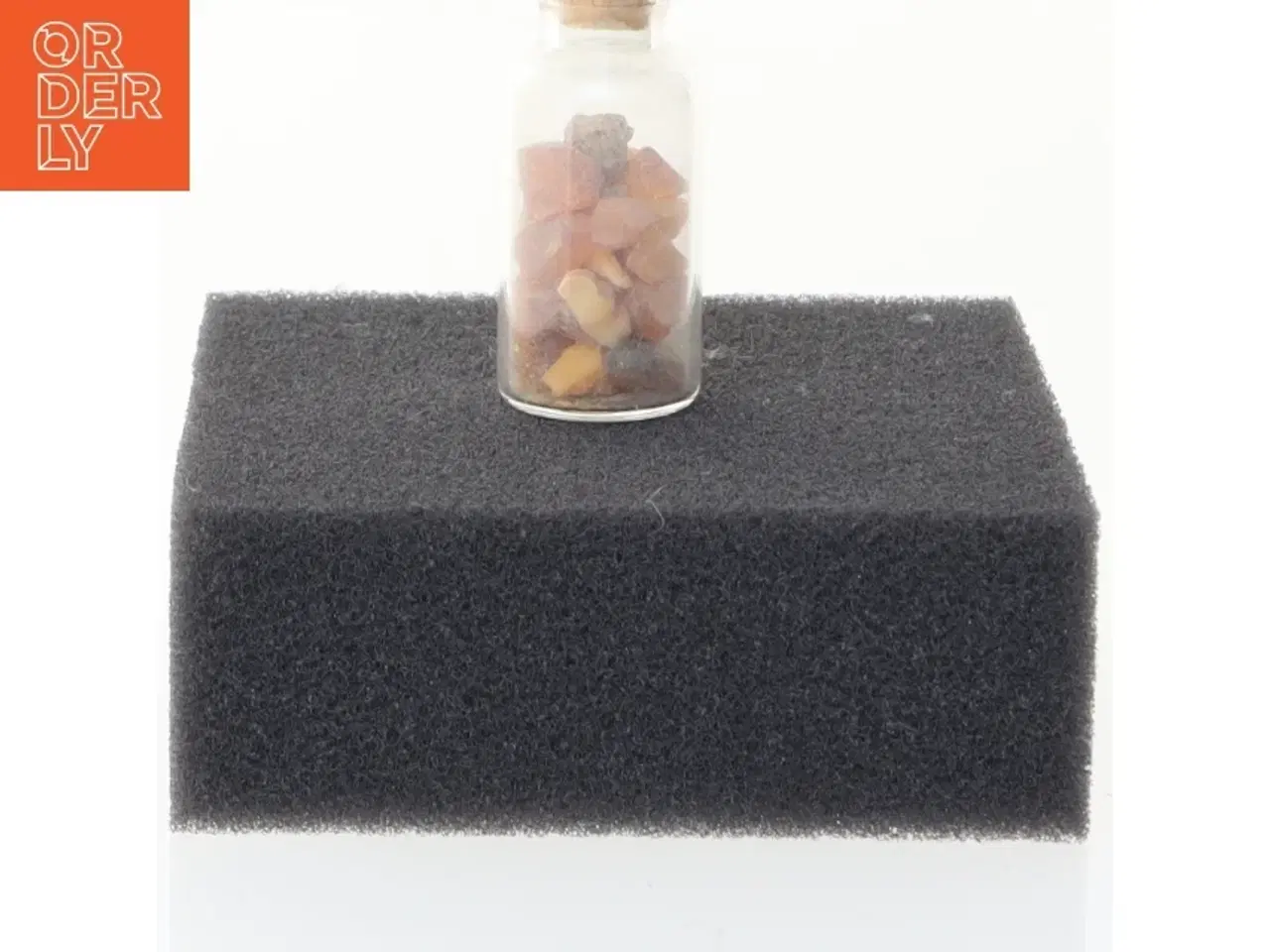 Billede 1 - Glasflaske med rav (str. 3x0,5 cm) (DVD)