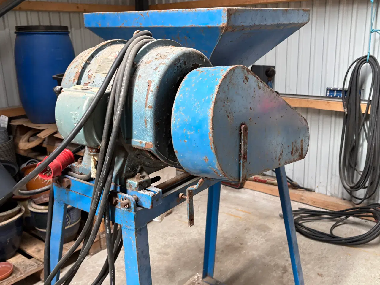 Billede 1 - MICA Kornkværn med ekstra skiver.