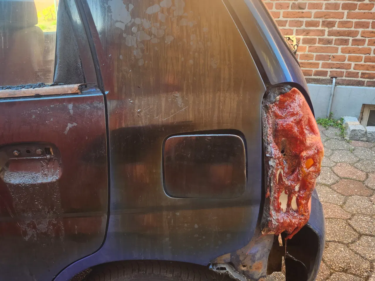 Billede 8 - Brandskadet over 1 år til syn. Sælges for skrot pr