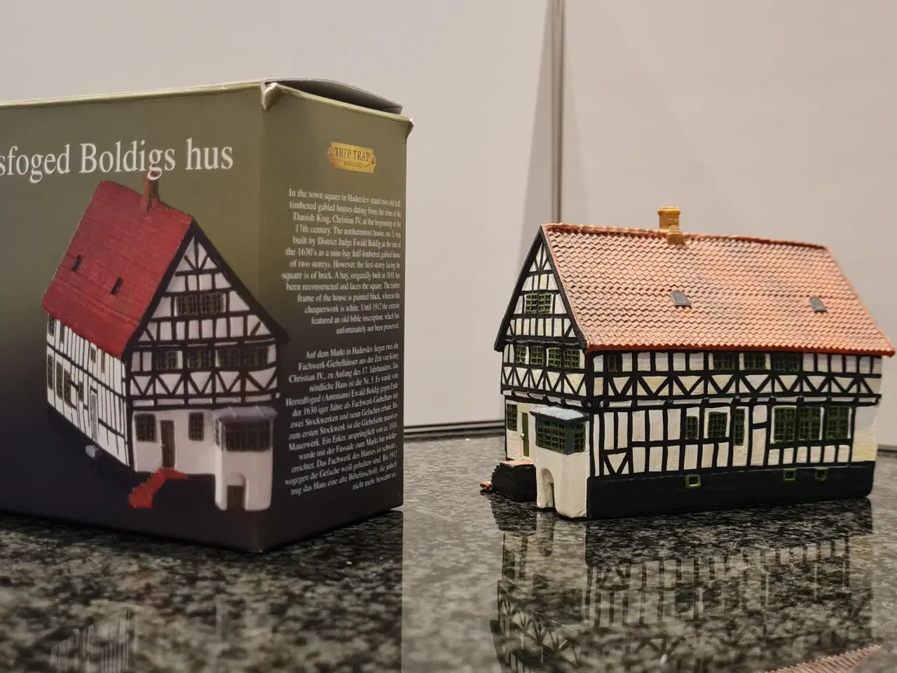 Billede 2 -  Trip Trap miniature huse. Herrefoged Boldigs hus,