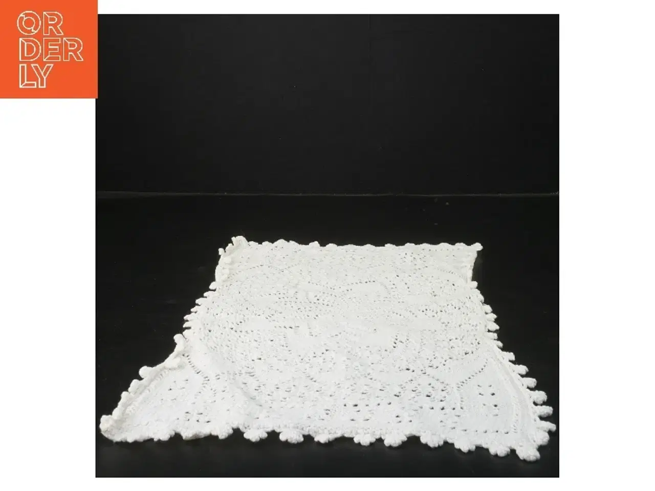 Billede 2 - Hæklet pyntedug (str. 37x24 cm)