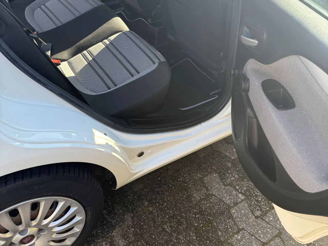 Billede 12 - Fiat Punto EVO hvid  NYSYNET 