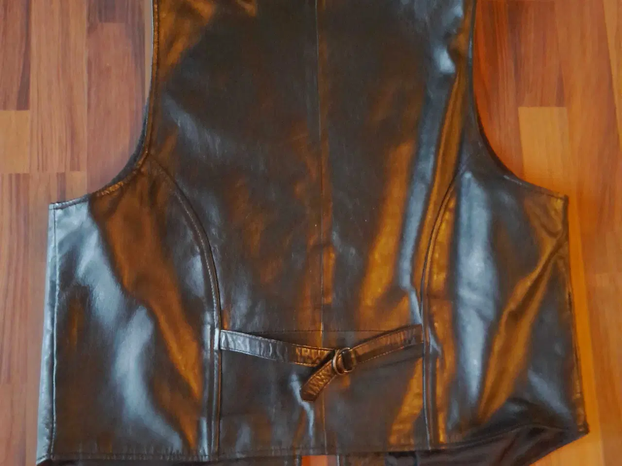 Billede 2 - Lædervest str. 3XL