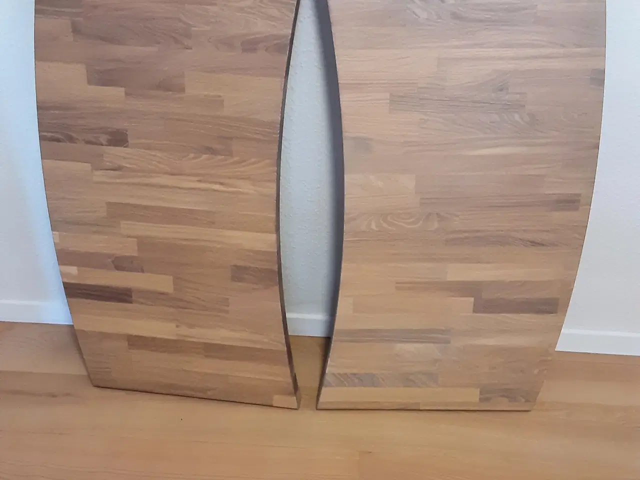 Billede 2 - Spisebord med stole