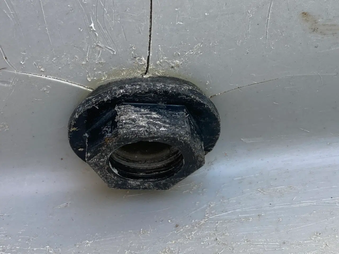 Billede 6 - Fiskekasse i hård plast, 80 liter