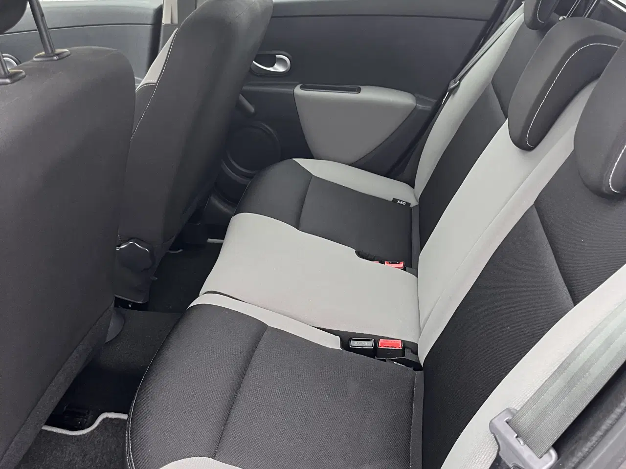 Billede 2 - Renault - fin rummelig bil