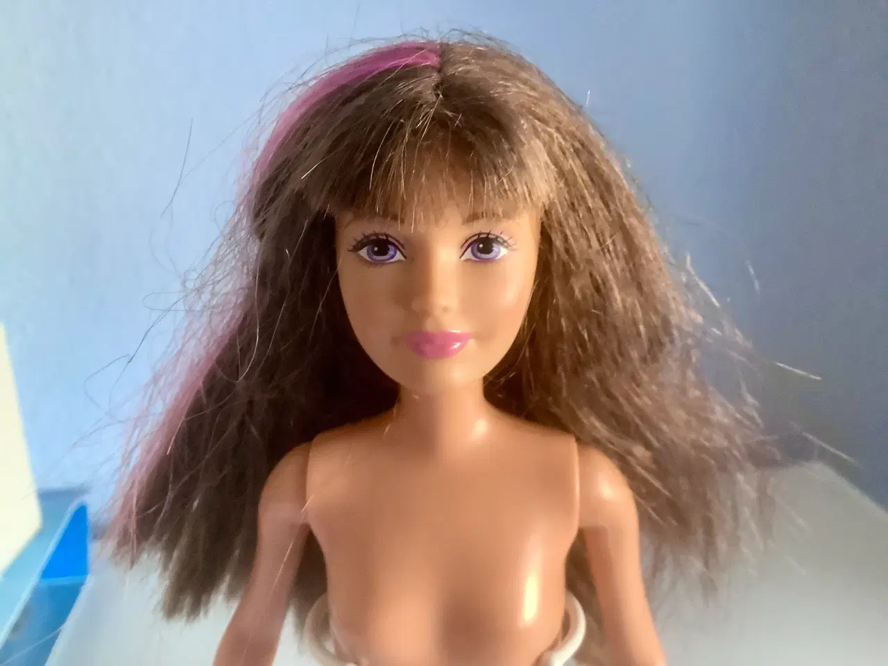 Billede 1 - Skipper Barbie dukke 2010.