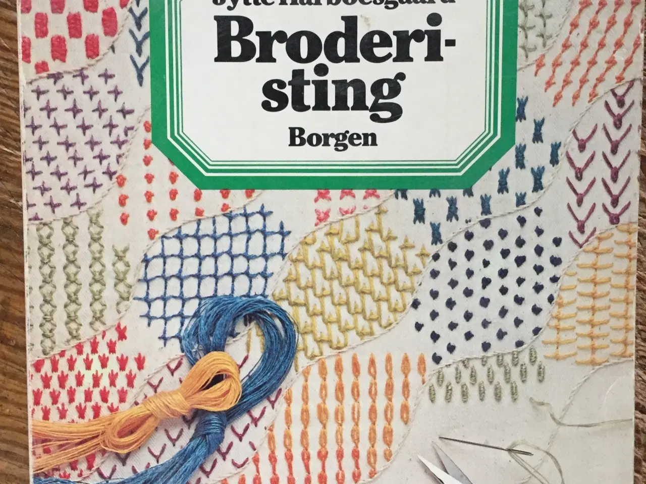 Billede 1 - BRODERISTING - © 1980 Jytte Harboesgaard