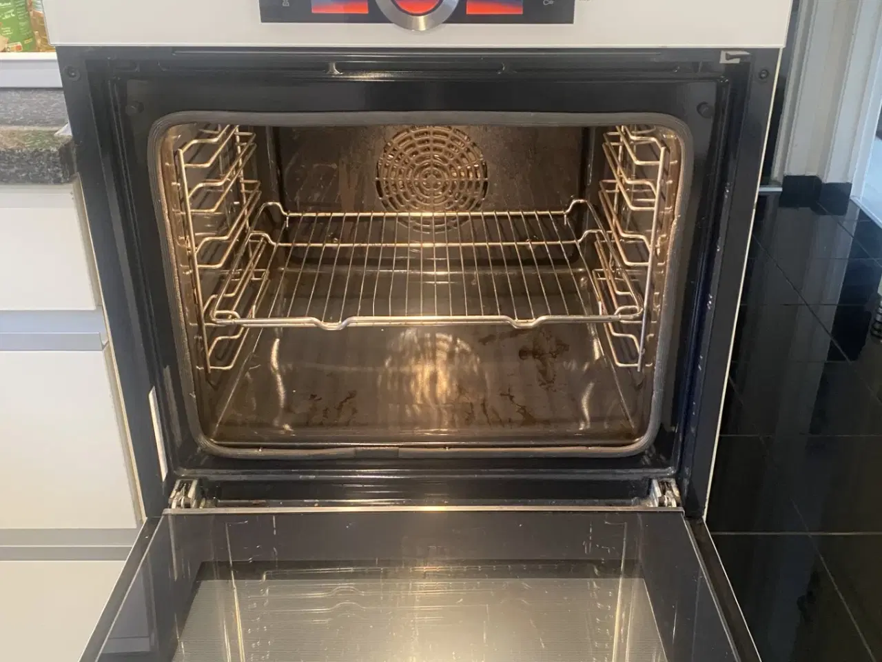 Billede 8 - Bosch indbygningsovn HBG676EW1