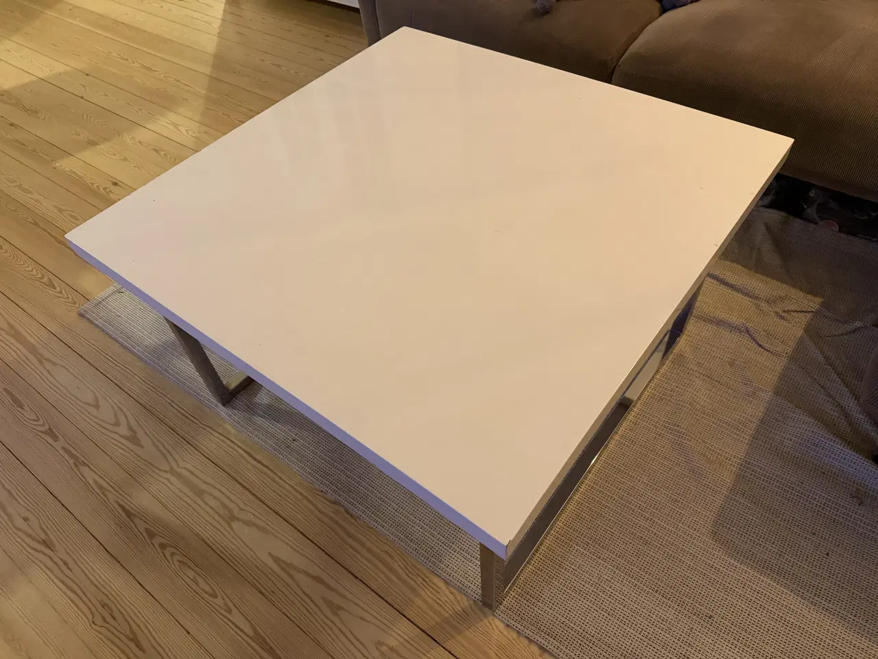 Billede 2 - Sofabord I hvid med stålben