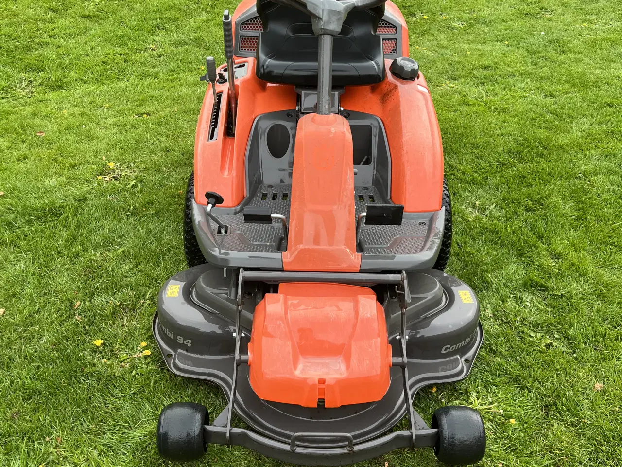 Billede 4 - Husqvarna R213C, havetraktor, årg. 2019