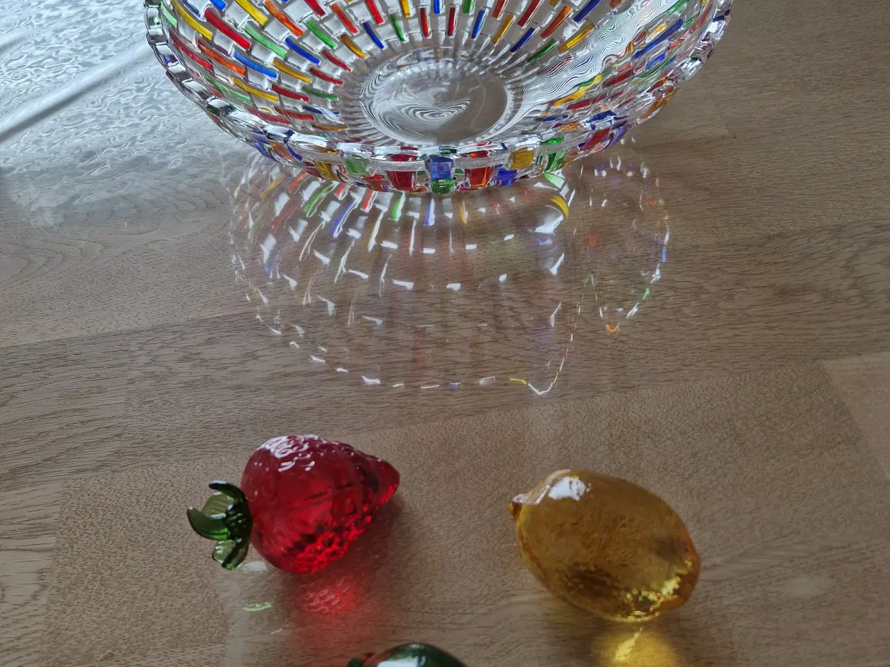 Billede 2 - Glasfad og 3 glasfrugter
