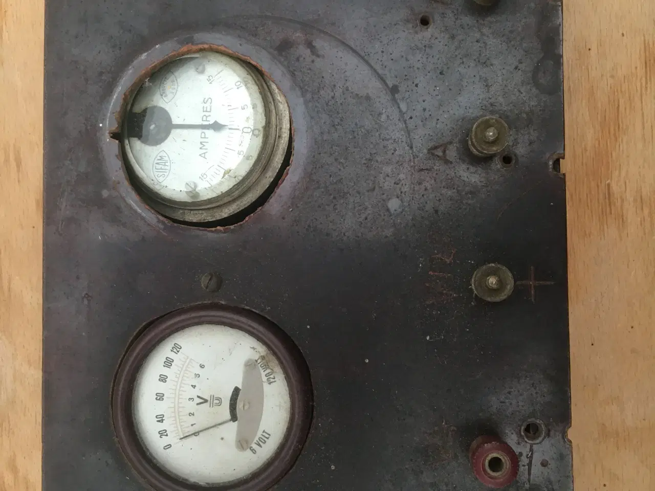 Billede 3 - Museumsgenstande: gl Hellesen batteri, multimeter 