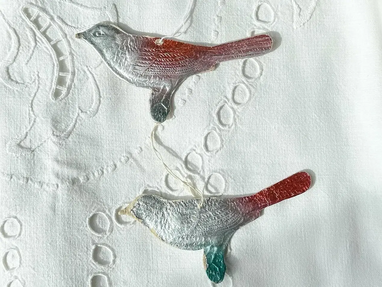 Billede 1 - Sovjetisk pappynt, fugle, 2 stk samlet