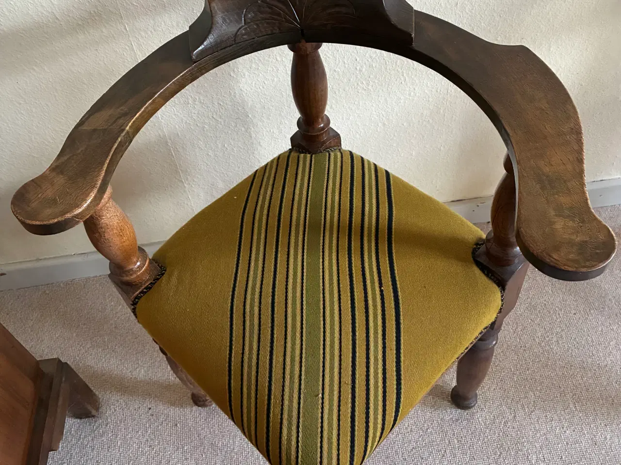 Billede 2 - 2 ens hjørnestole