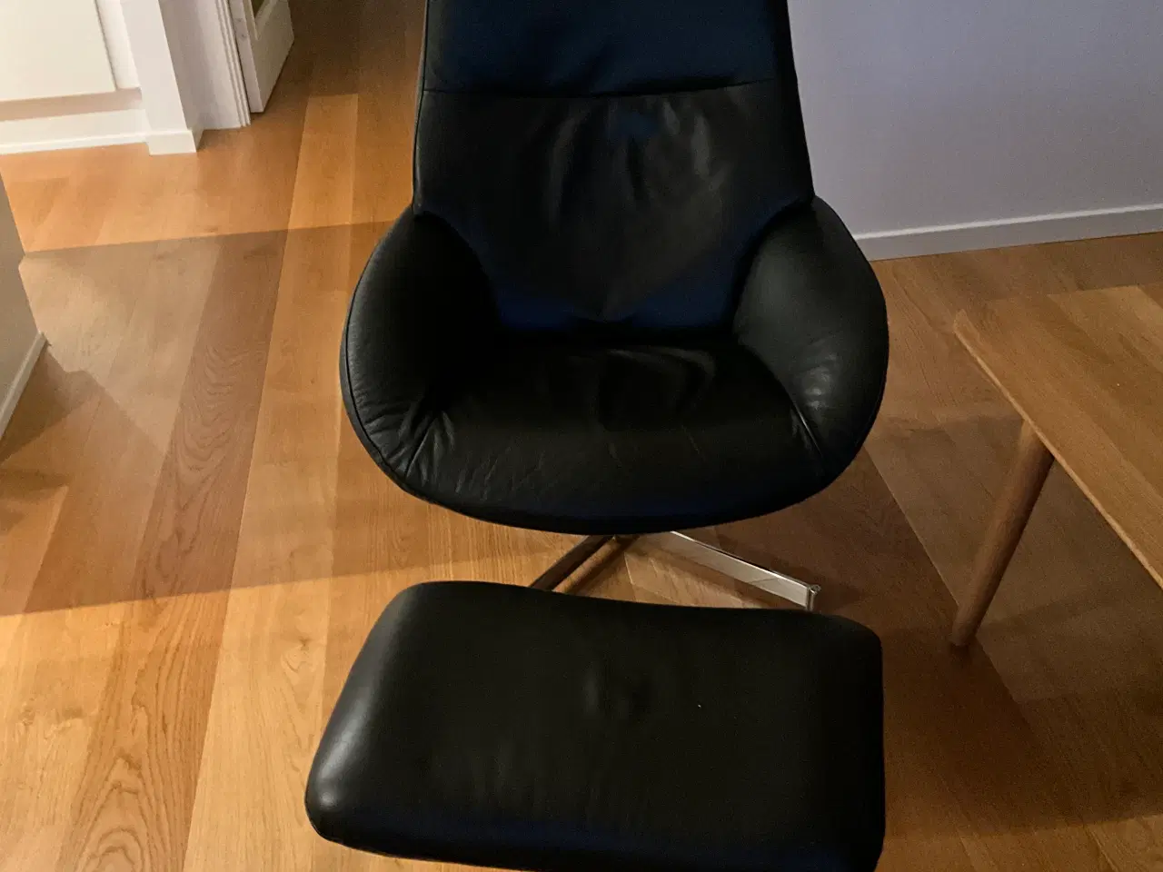 Billede 1 - Dreje og vippe læderstol