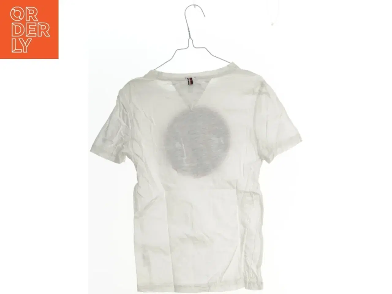 Billede 2 - Hvid T-Shirt med logo fra Tommy Hilfiger (str. 140)