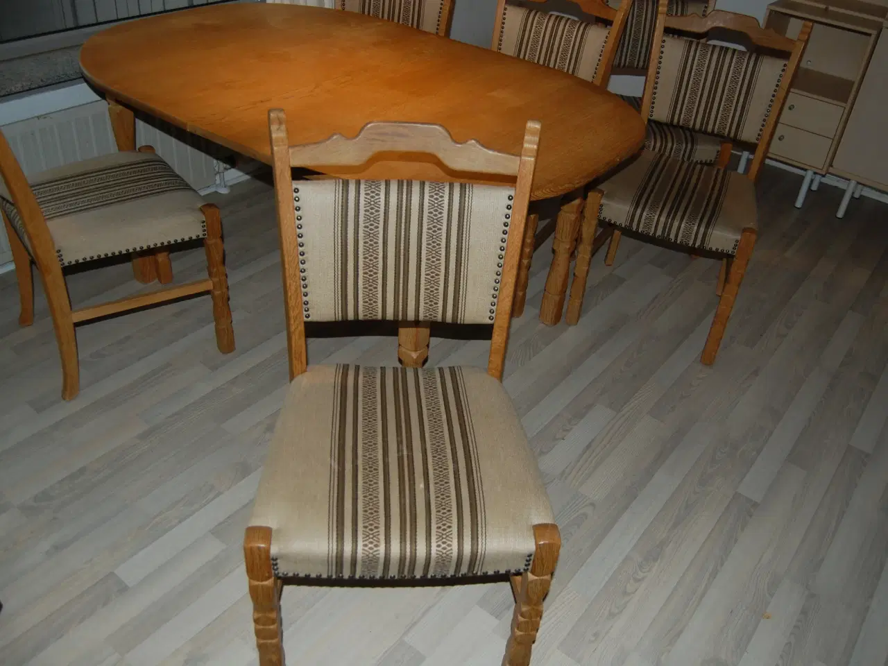 Billede 5 - Spisebord i eg med stole