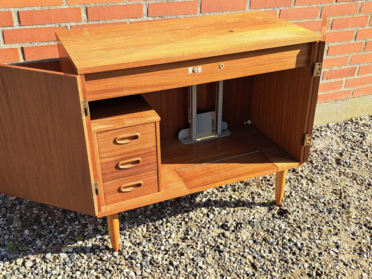 Billede 3 - Symaskinebord teak m 3 skuffer