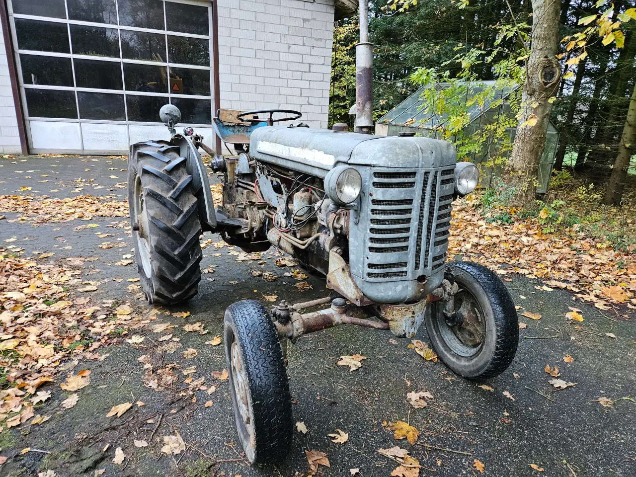 Billede 1 - IH Farmall 235  Benzin Galvaniseret Specialmodel