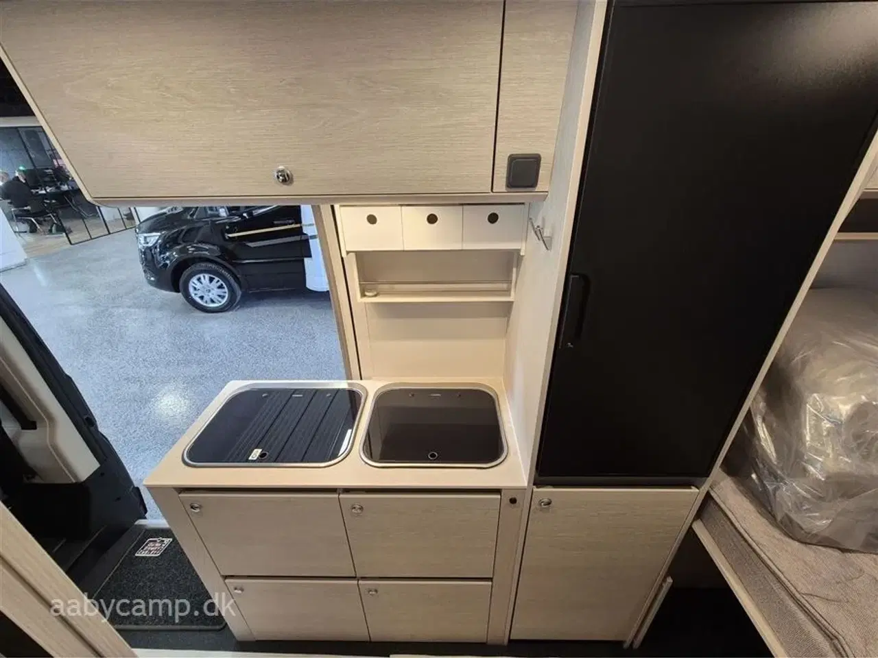 Billede 20 - 2023 - Tourne 6.0   solcelle. 200 Ah lithium Batteri. 2000w Inverter. kompressor køleskab. Elektrisk gulvvarme. Webasto Dieselfyr. Anhængertræk. udvendig bruser. Kun 43,000 km!!!