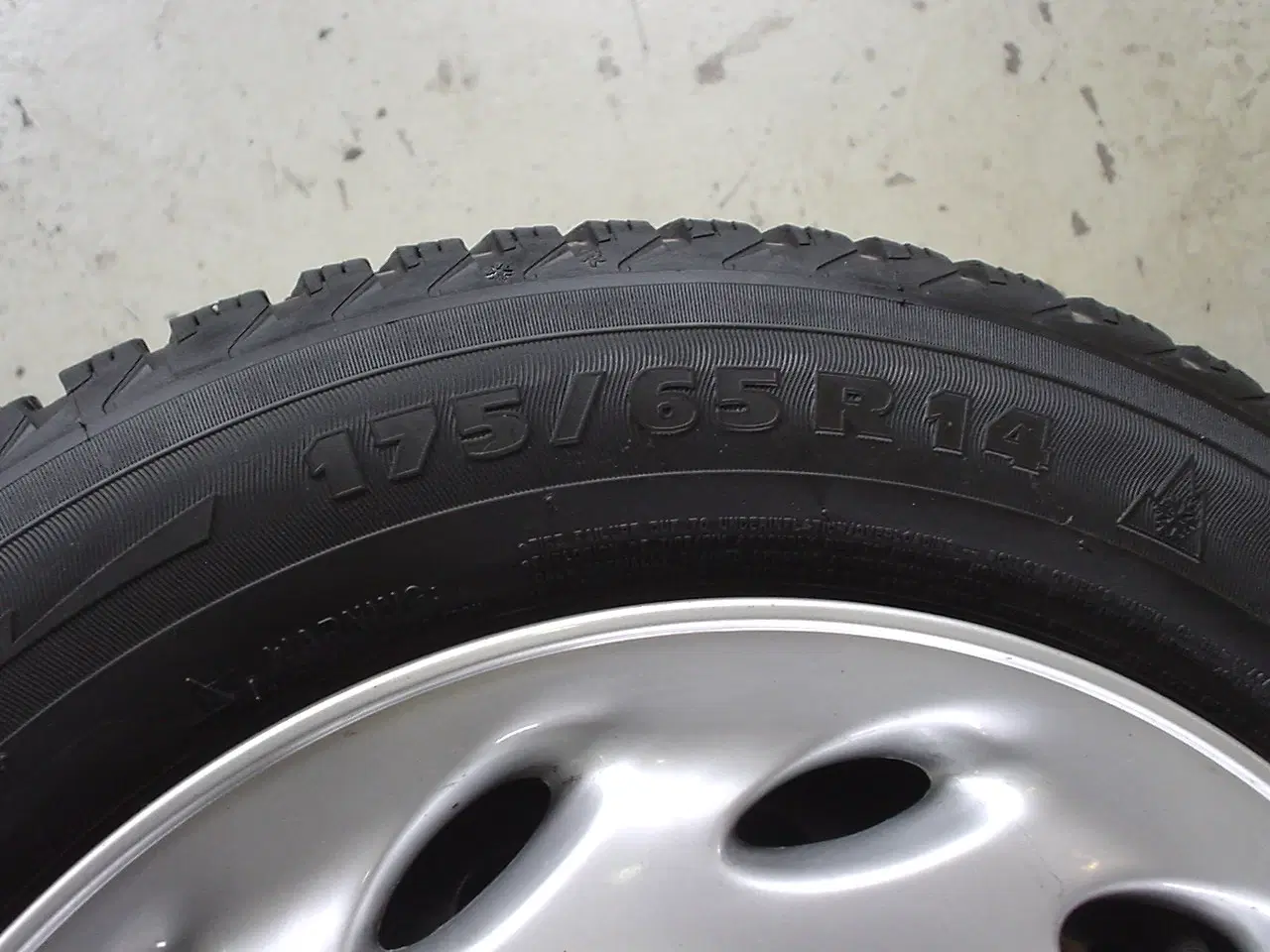 Billede 4 - Næsten nye Michelin vinterhjul + sommerdæk