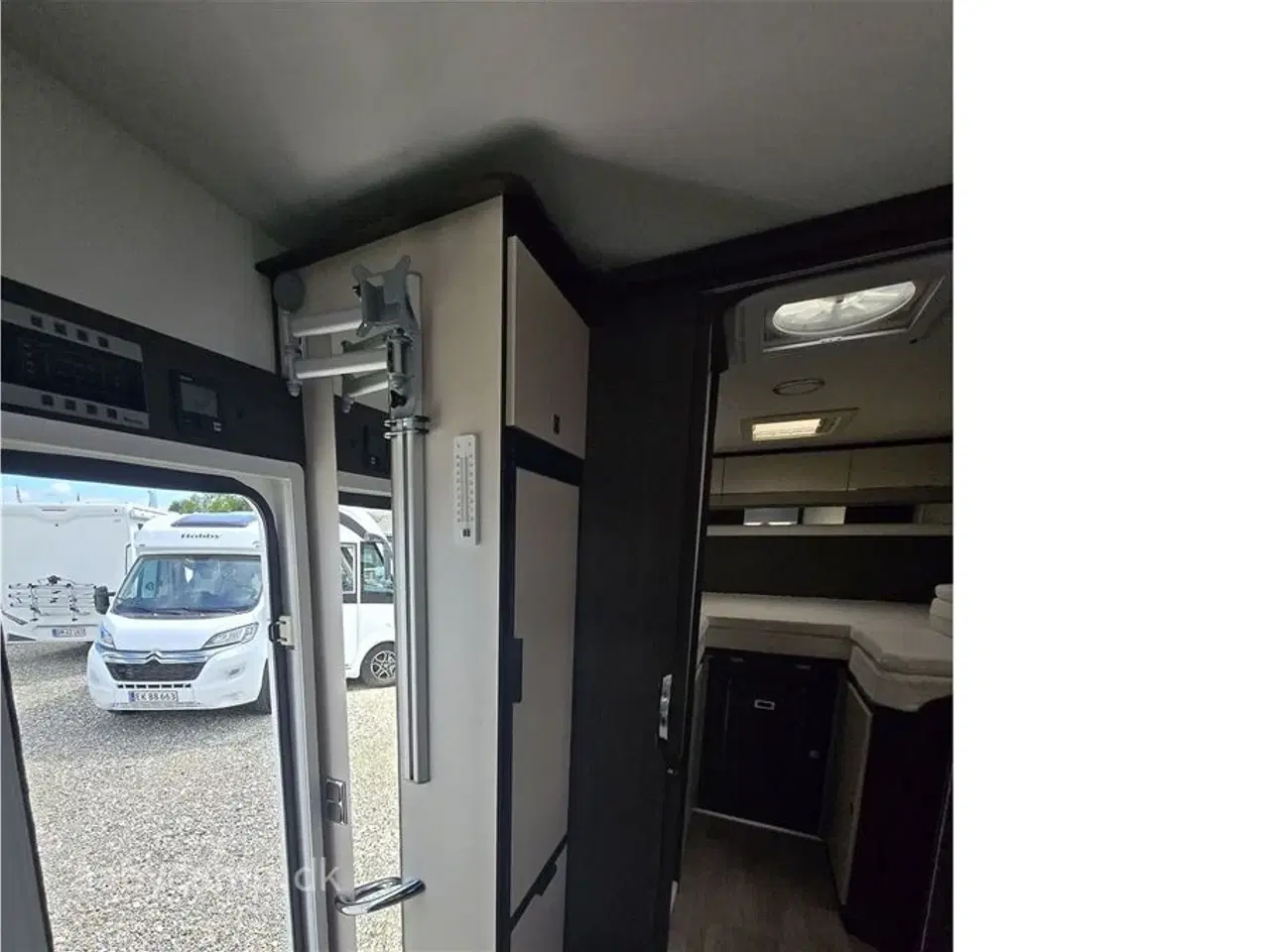 Billede 11 - 2022 - Benimar Sport 363 NK Pakke. Automatgear. solceller. markise. Batteri. elektrisk hæve/sænke cykelstativ. udvendigt gas og bruseudtag.