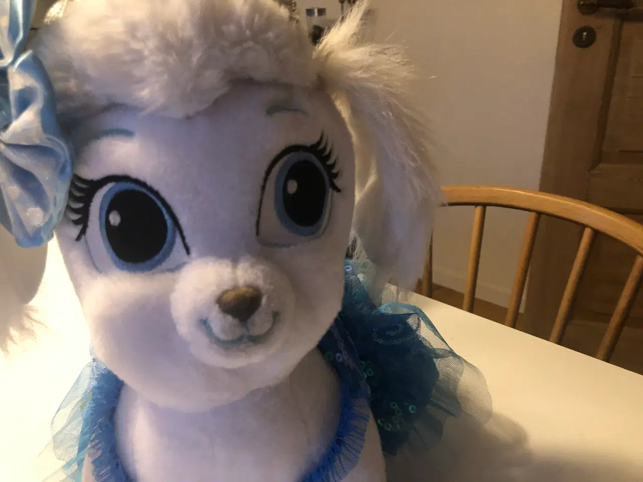 Billede 11 - Flot BuildABear bamse i hvid med blåt tøj