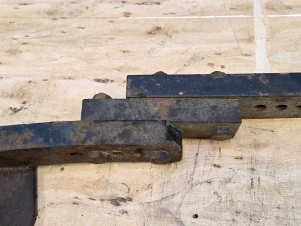 Billede 6 - Massey Ferguson 6290 Hjulskærm Beslag L.  3784571M1