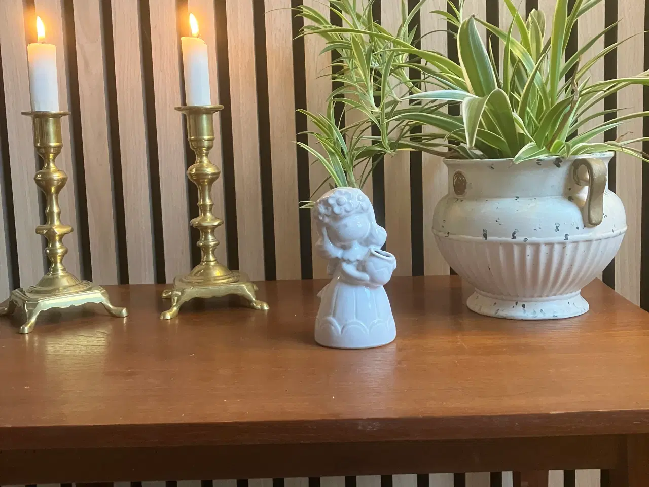 Billede 1 - Skøn blomster pige i keramik.