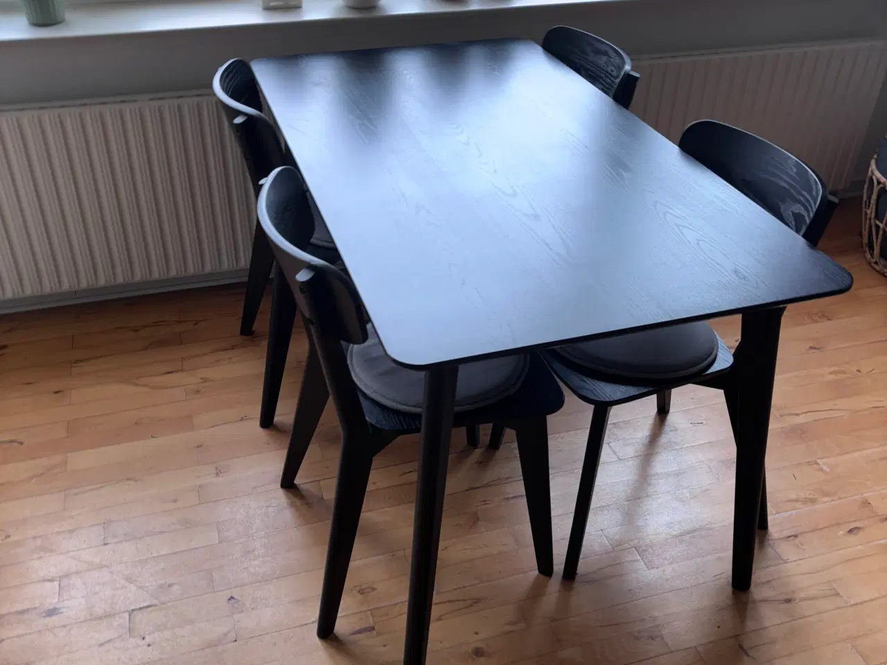 Billede 4 - Spisebord med 4 stole