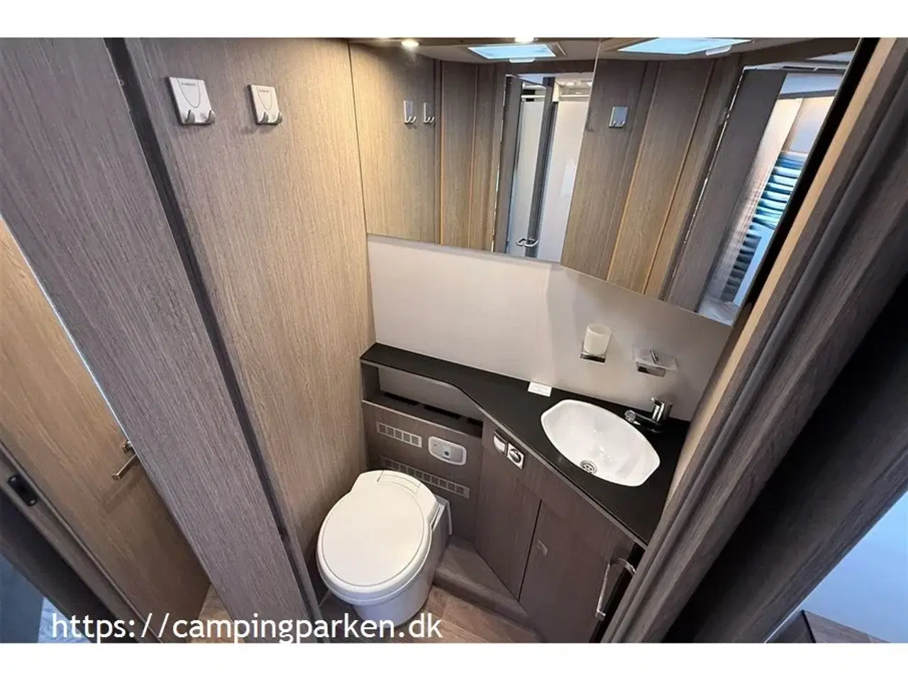 Billede 17 - 2018 - Dethleffs Magic Edition Silver   Dethleffs Magic Edition, kvalitetsvogn med eksklusivt udtryk, Automatgear, Hydrauliske støtteben og aircondition