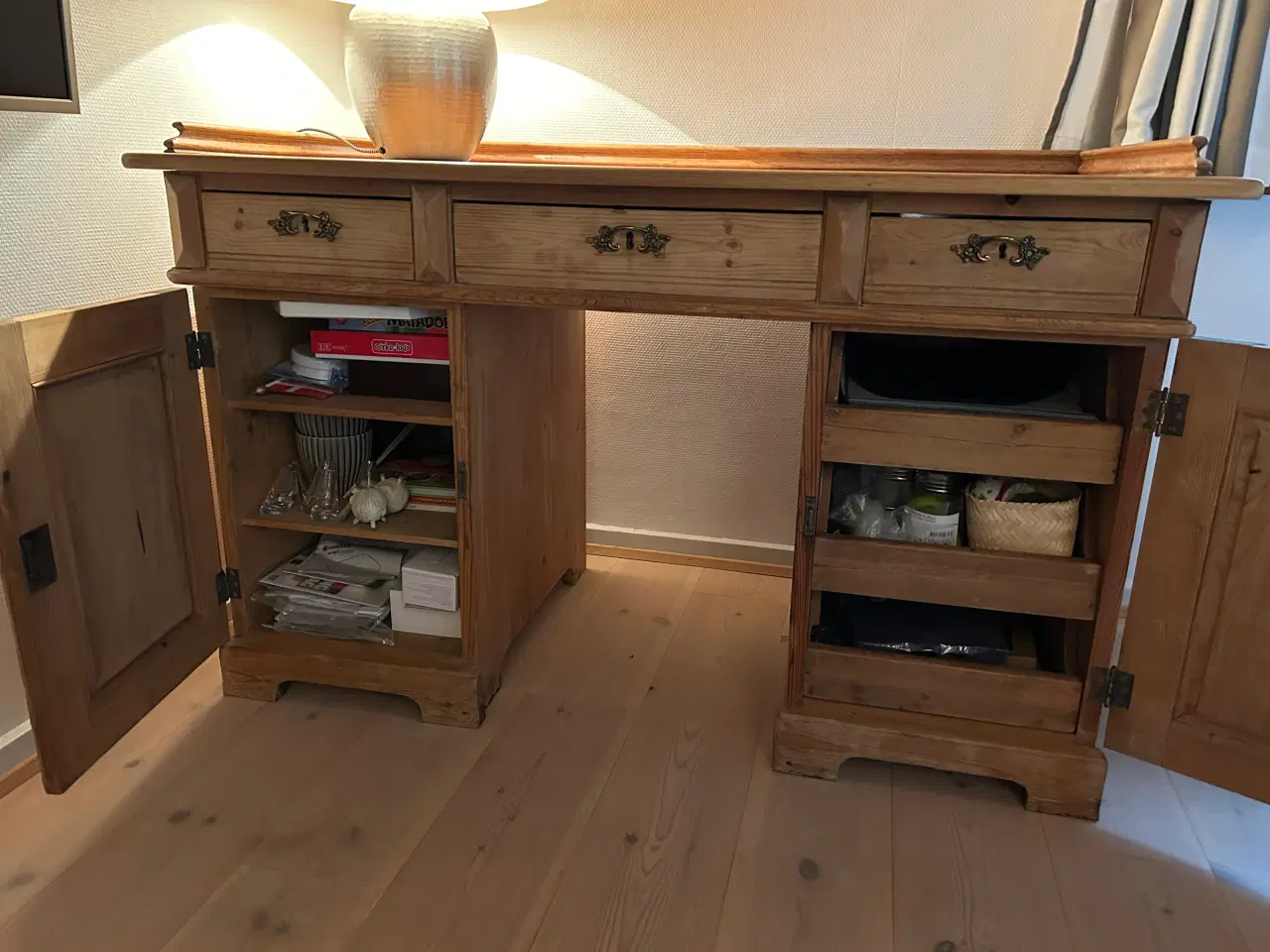 Billede 4 - Skrivebord