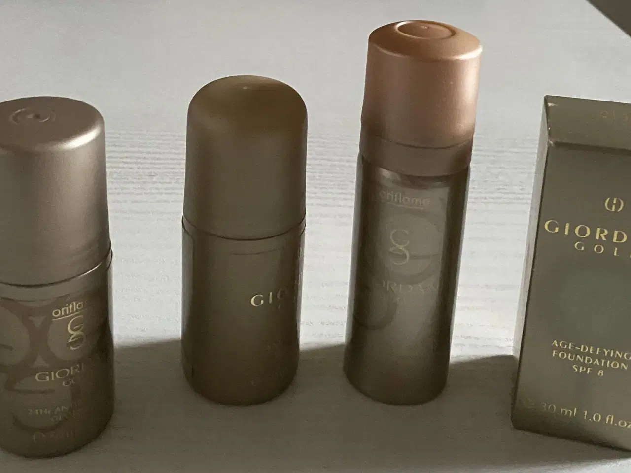 Billede 1 - Foundation/Deodoranter, Giordani Gold