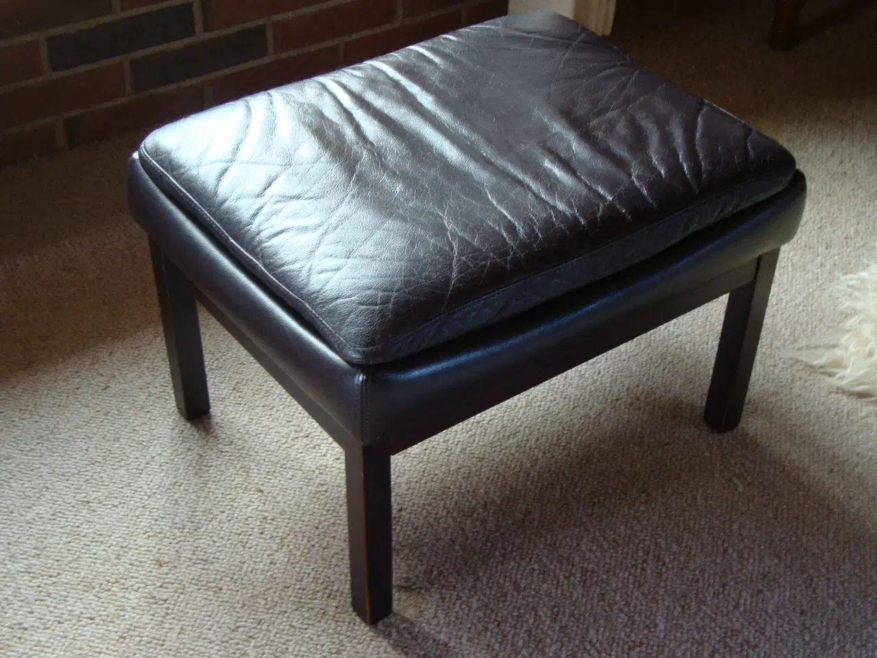 Billede 2 - 2 læderlænestole med  1 læderskammel 