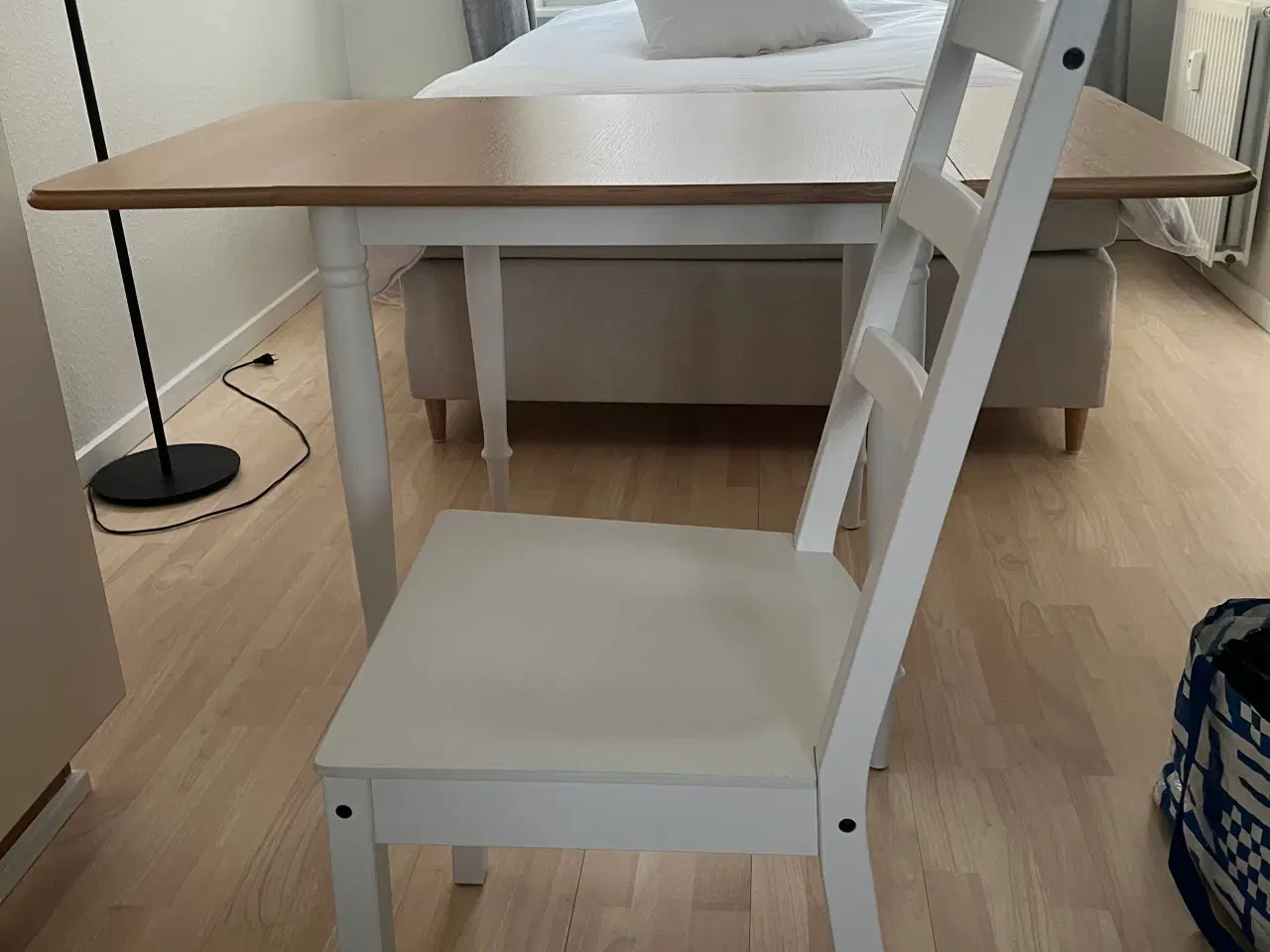 Billede 5 - Spisebord - med fold ud