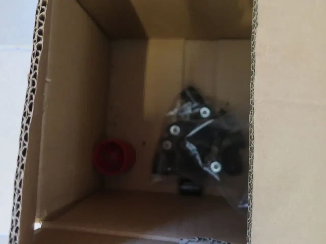 Billede 12 - Reol med div. Bolte m.m.