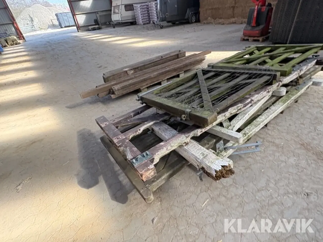 Billede 5 - Stolper og hegnslåger assorteret