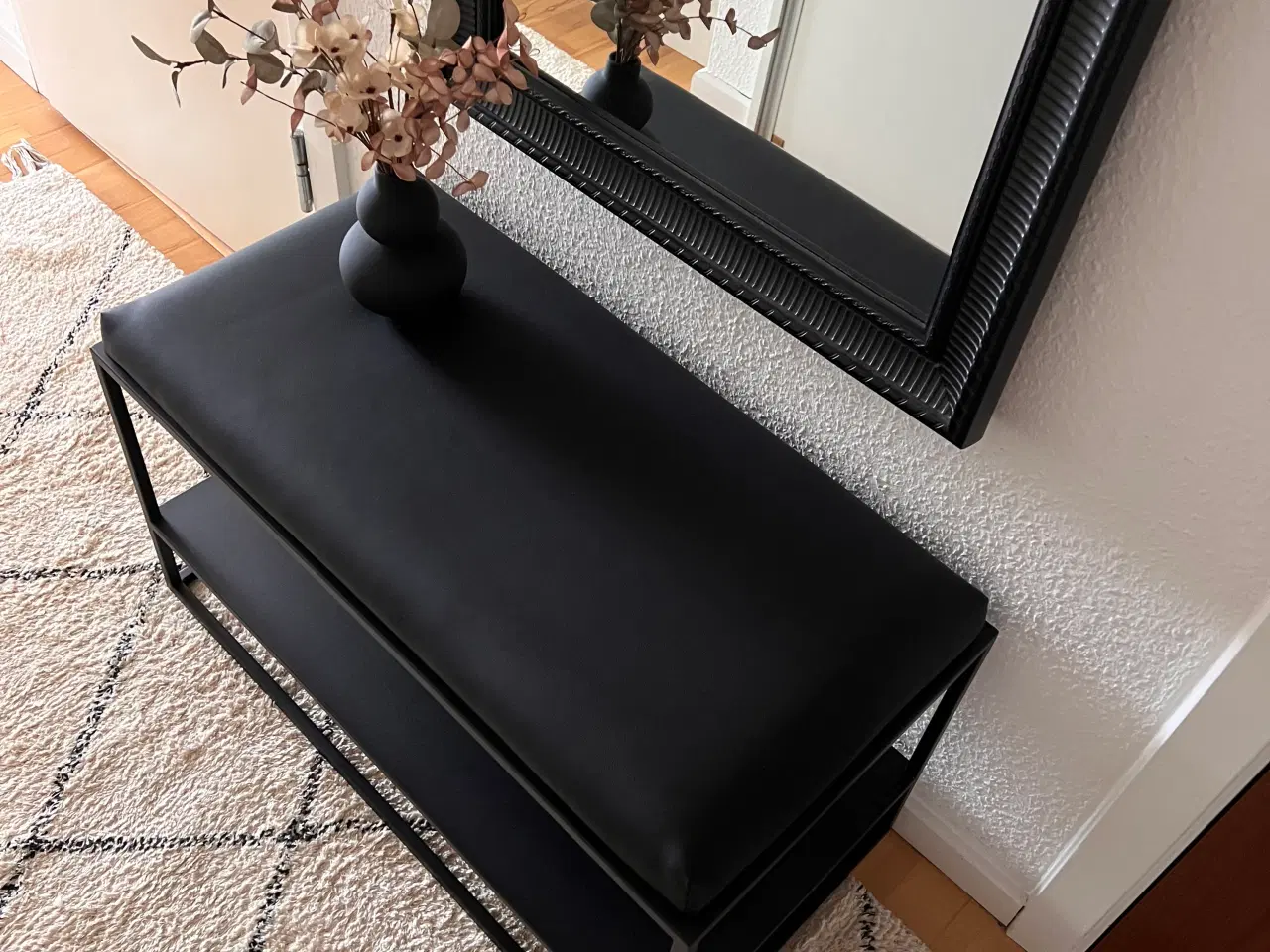 Billede 2 - Ilva spejl med sort ramme.