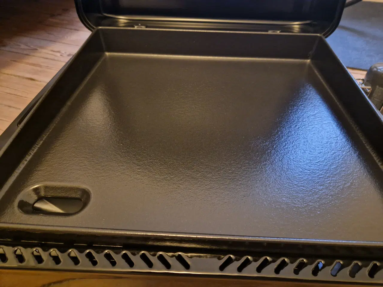 Billede 4 - Weber gasgrill m/stegeplade
