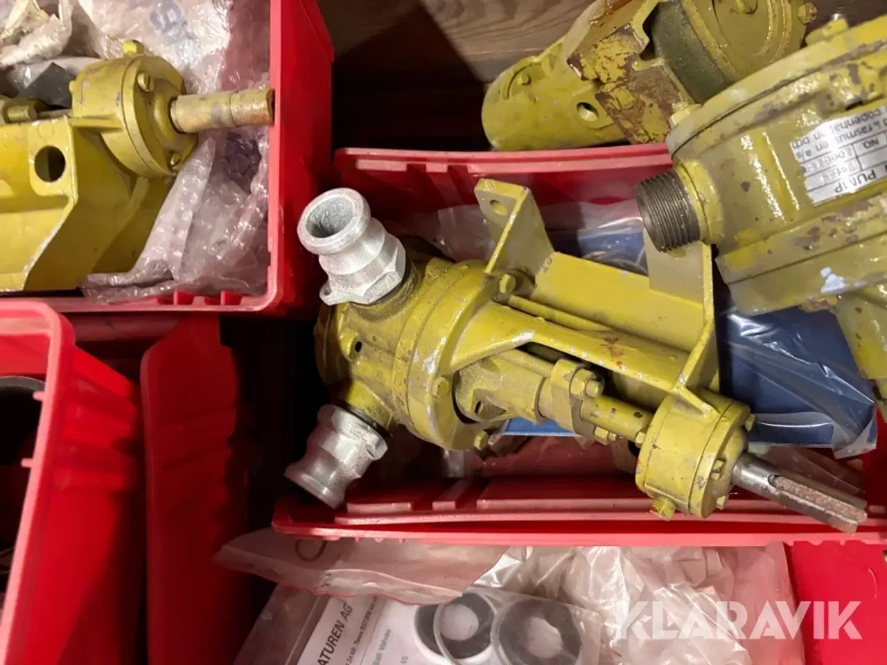 Billede 7 - Samlet lot - Rotan pumper, reol og afdækning