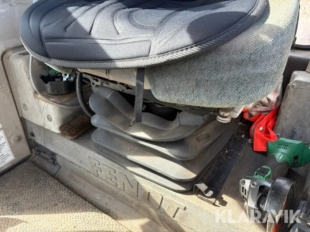 Billede 11 - Traktor Fendt 818 med Kantklipper