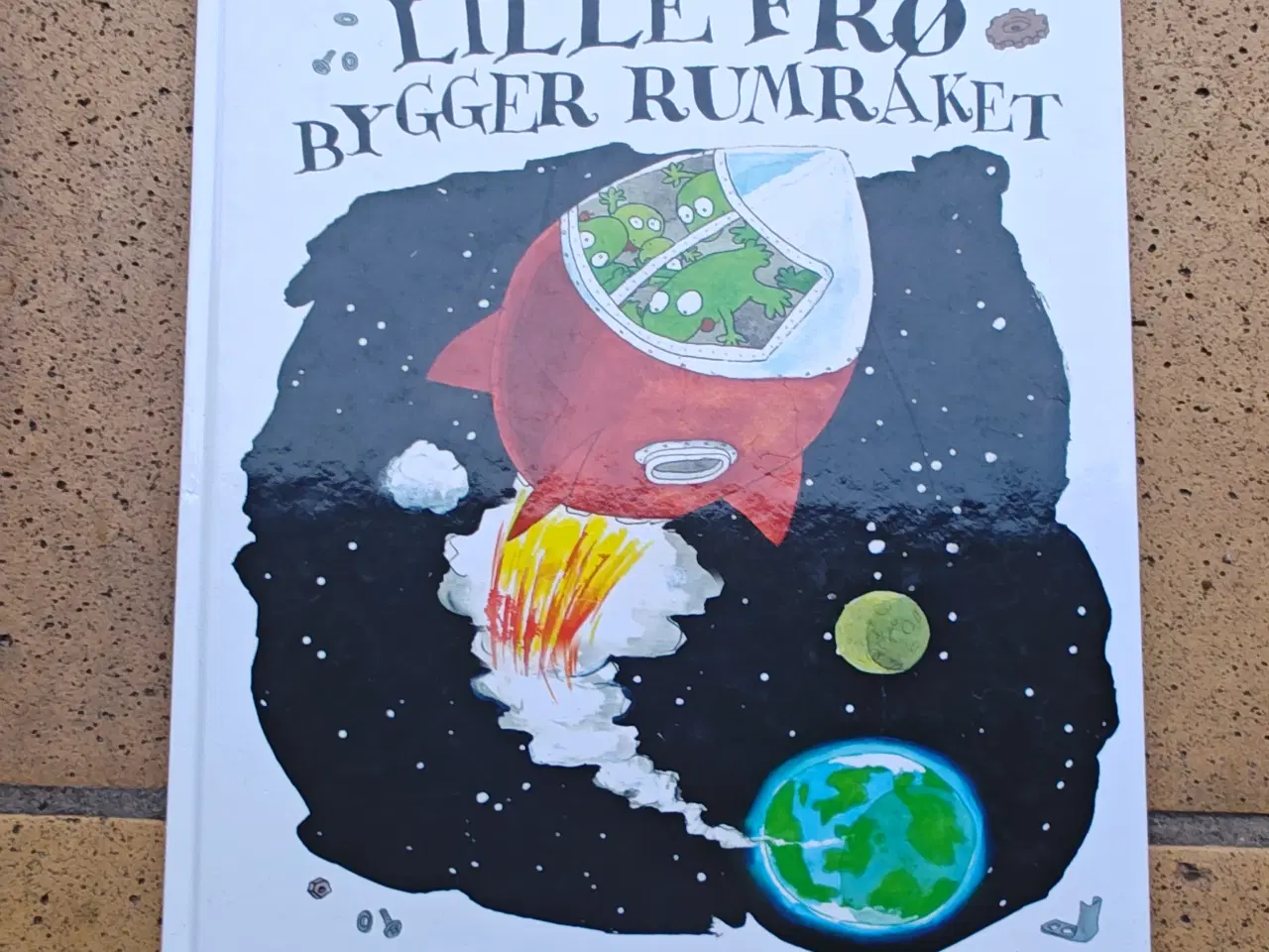 Billede 1 - Lille Frø bygger rumraket BOG - Jakob Martin Strid