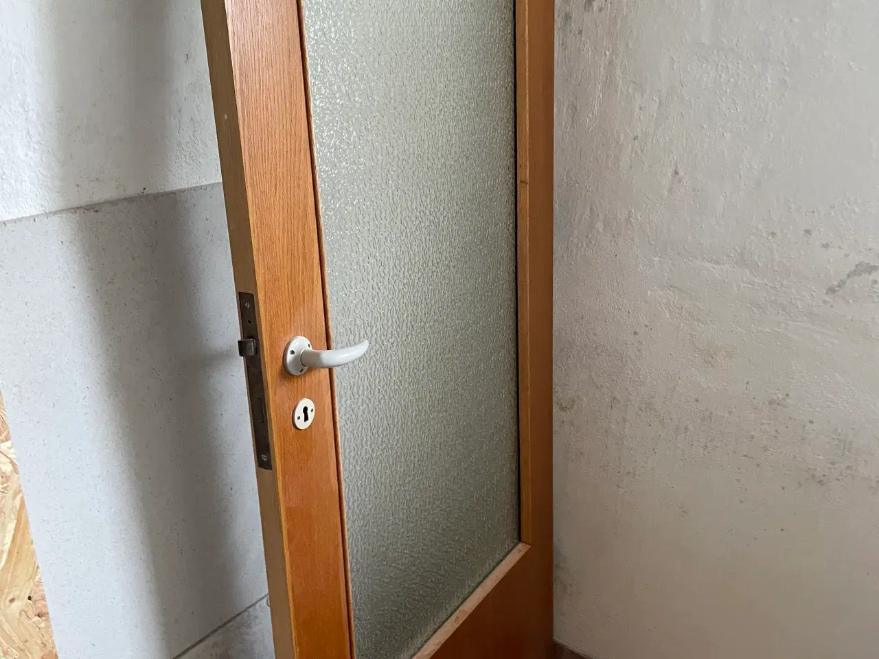 Billede 3 - Indvendig dør med råglas vindfangsdør. 100kr