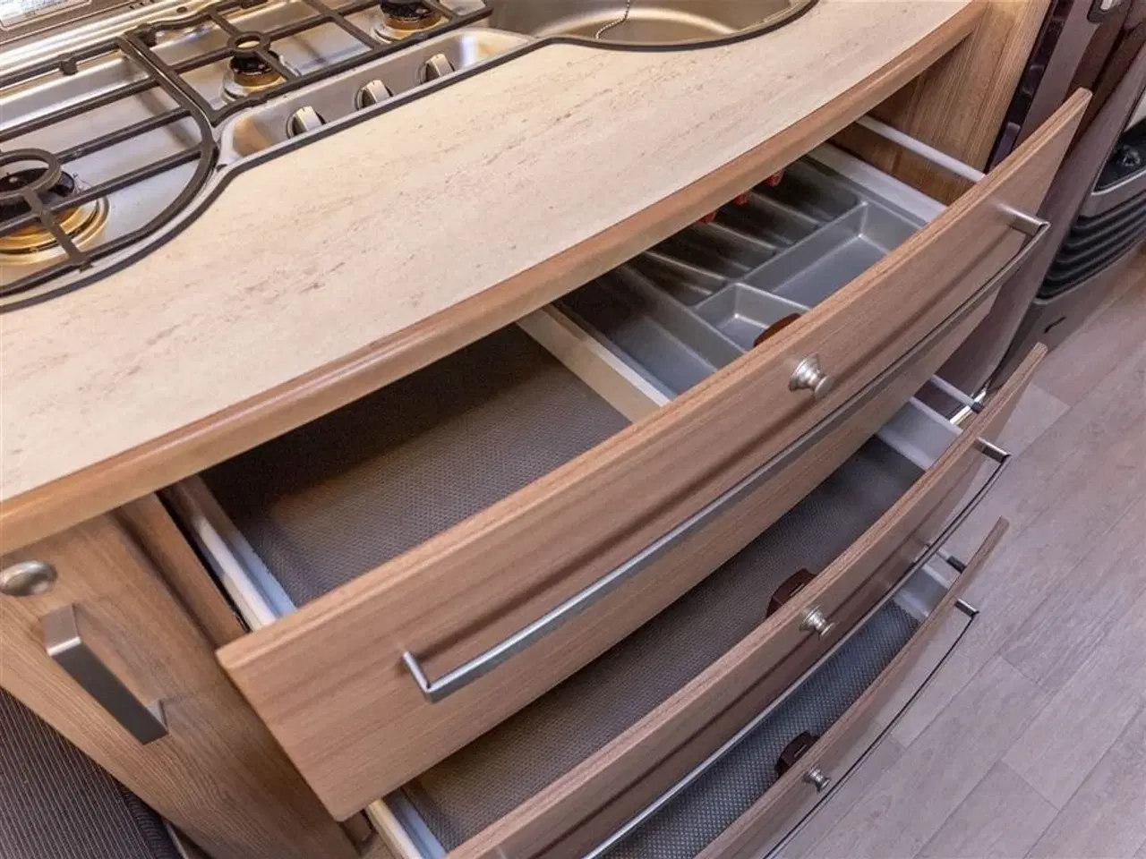 Billede 16 - 2016 - Fendt Bianco Selection 515 SG Rummelig kvalitetsvogn med enkeltsenge