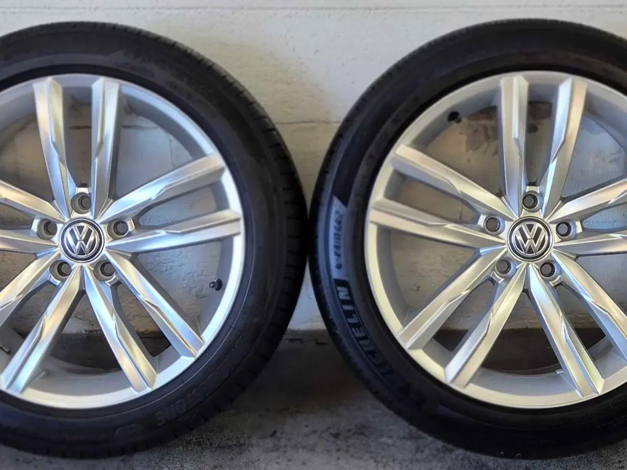 Billede 10 - VW "DARTFORD" ORIGINAL ALUFÆLGE MED NYE SOMMERDÆK 